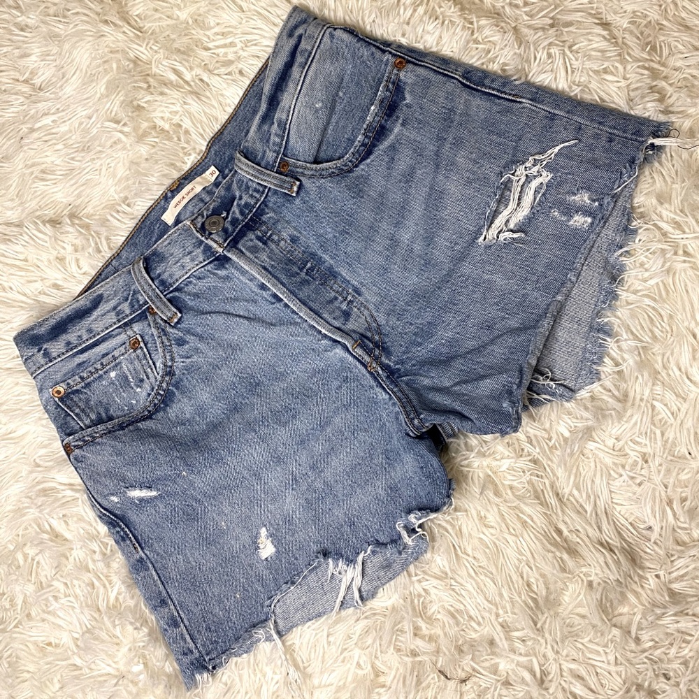 Levi’s Distressed Wedgie Shorts